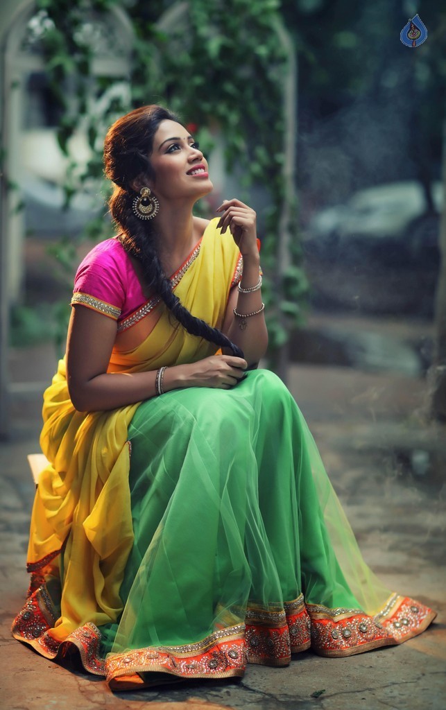 Nivetha Pethuraj Photos - 13 / 15 photos