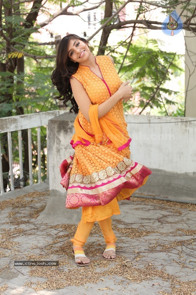 Nupur Yadav New Stills - 24 / 74 photos