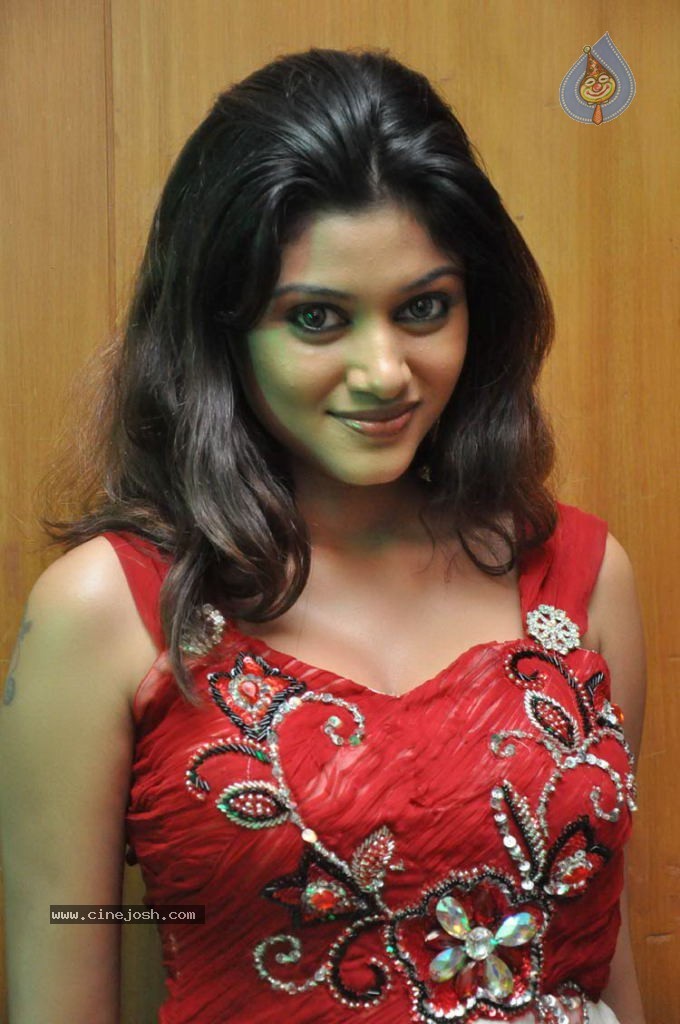 Oviya Helen Stills - 34 / 43 photos