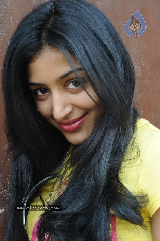 Padma Priya Photo Stlls - 10 / 38 photos