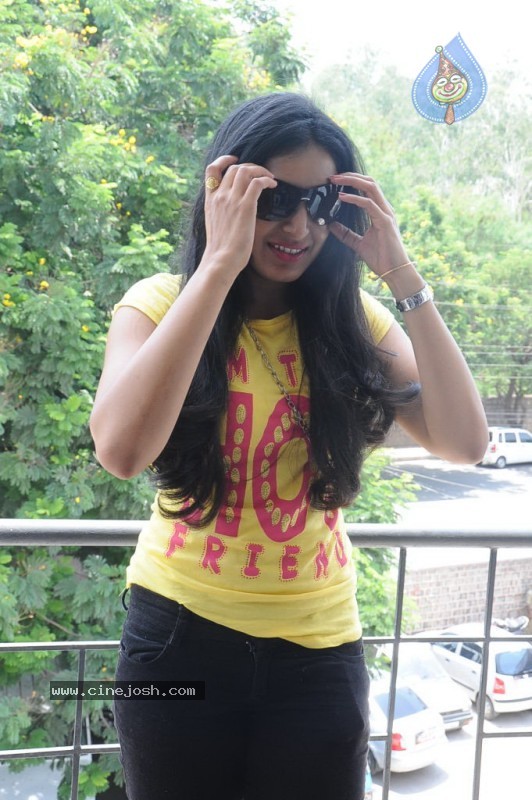 Padma Priya Photo Stlls - 13 / 38 photos