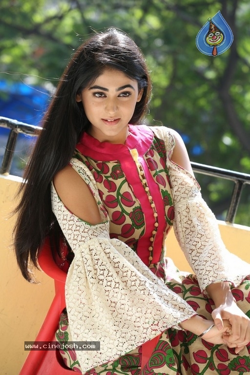 Palak Lalwani Images - 10 / 42 photos