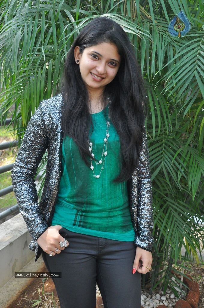 Pallavi Stills - 7 / 67 photos