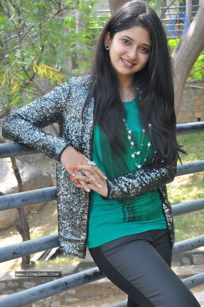 Pallavi Stills - 54 / 67 photos