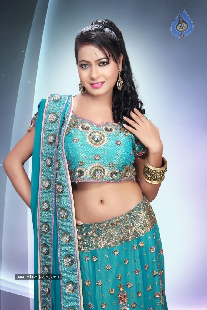 Pamela Mehta Photo Shoot Photos - 3 / 5 photos