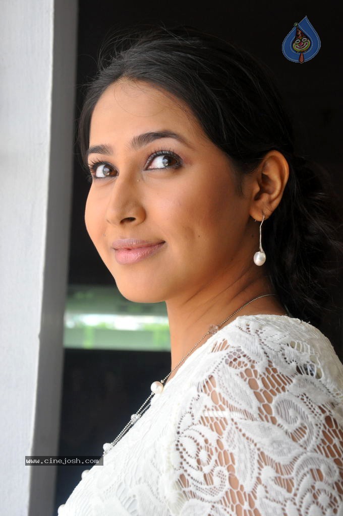 Panchi Bora Gallery - 18 / 31 photos