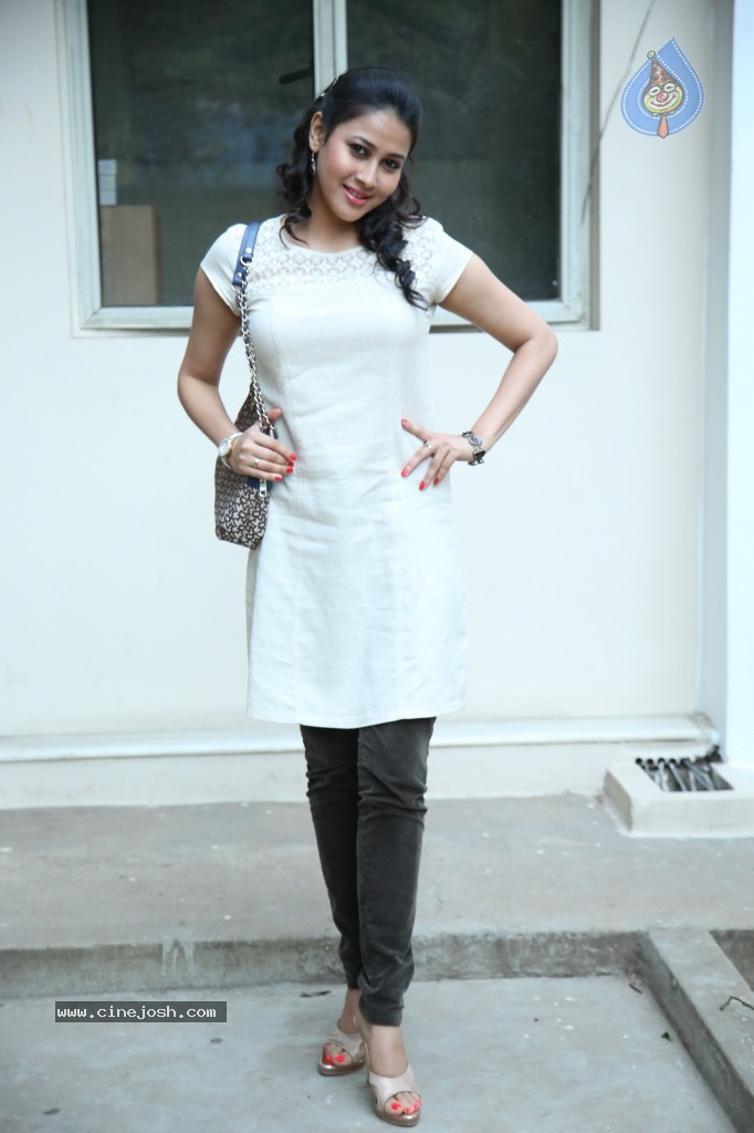 Panchi Bora Latest Pics - 5 / 68 photos