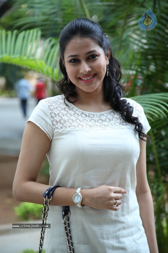 Panchi Bora Latest Pics - 10 / 68 photos