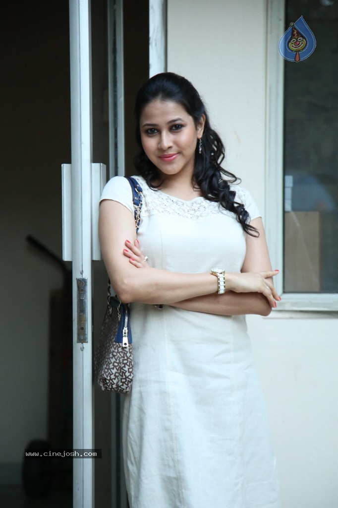 Panchi Bora Latest Pics - 27 / 68 photos