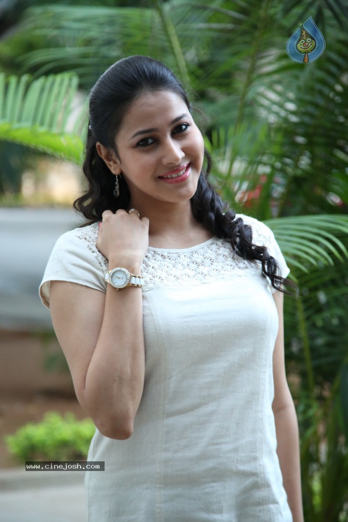 Panchi Bora Latest Pics - 38 / 68 photos