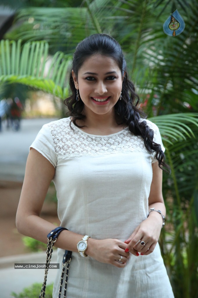Panchi Bora Latest Pics - 42 / 68 photos