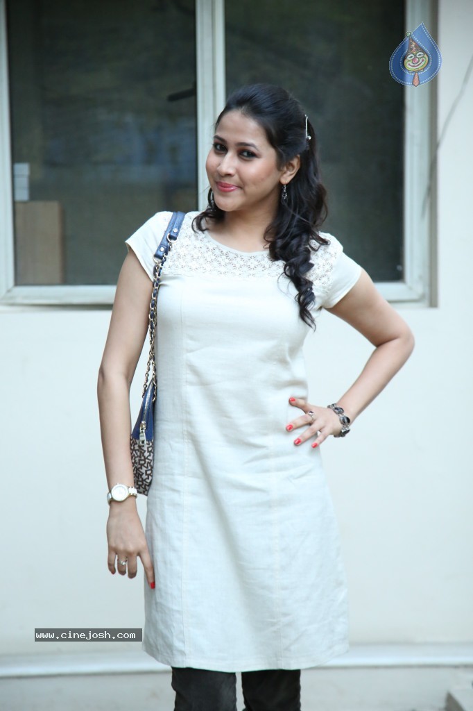 Panchi Bora Latest Pics - 48 / 68 photos