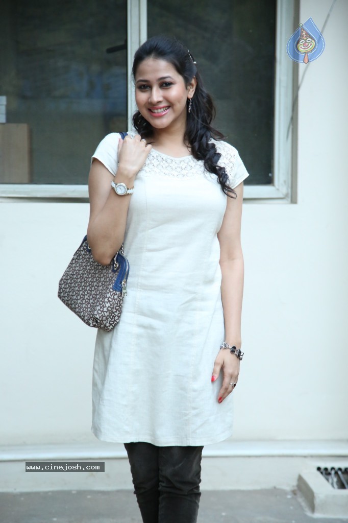 Panchi Bora Latest Pics - 57 / 68 photos