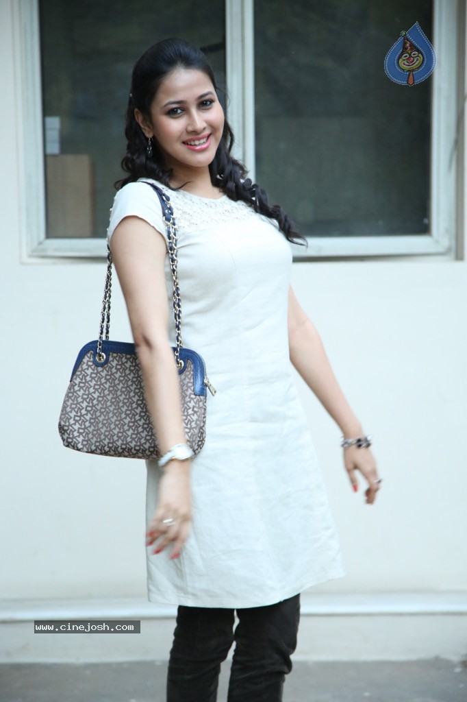 Panchi Bora Latest Pics - 67 / 68 photos