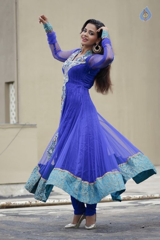 Parina Mirza Latest Photos - 6 / 20 photos