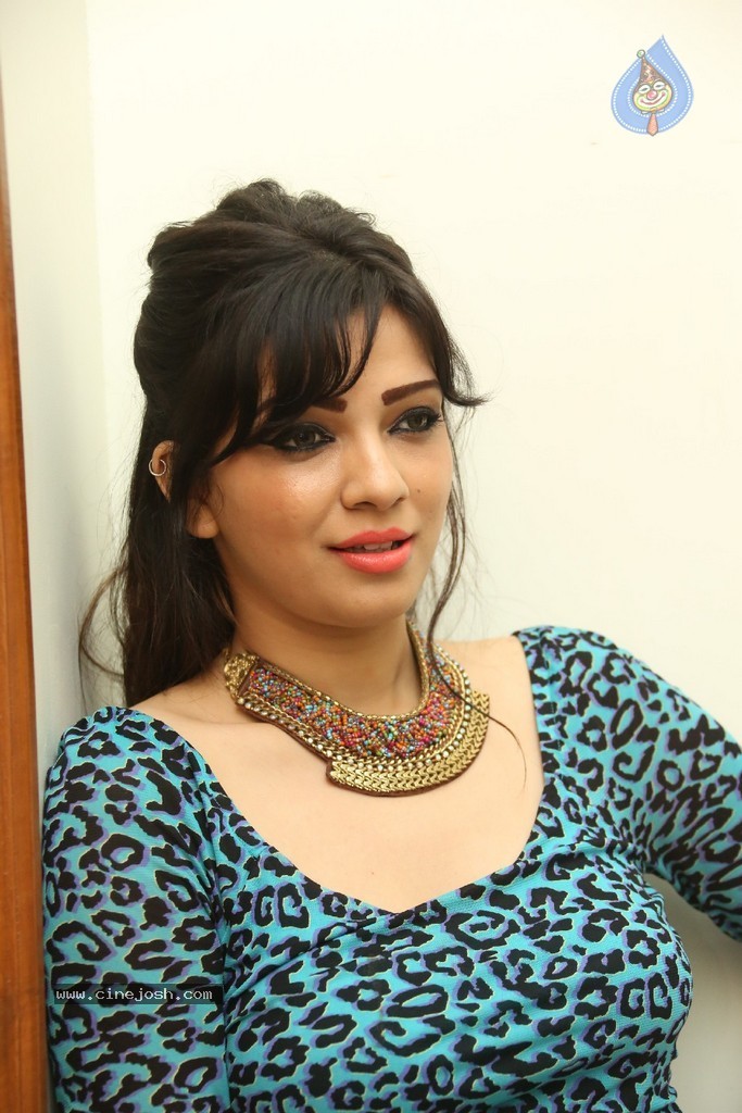 Parinidhi New Photos - 6 / 107 photos