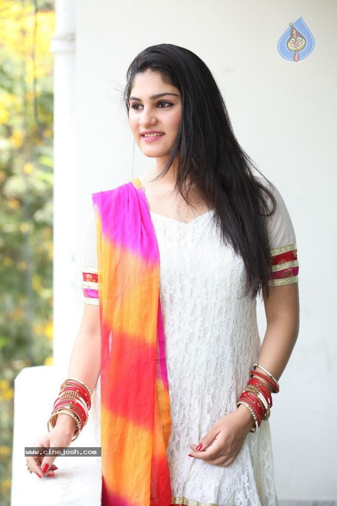 Parinika New Stills - 16 / 74 photos