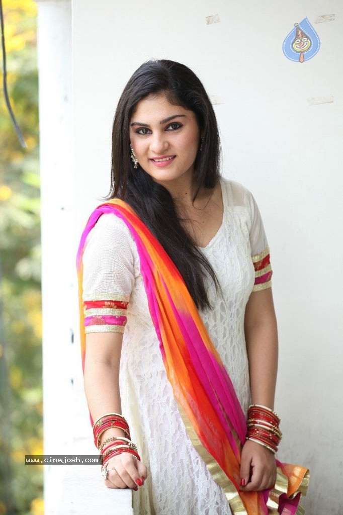 Parinika New Stills - 42 / 74 photos