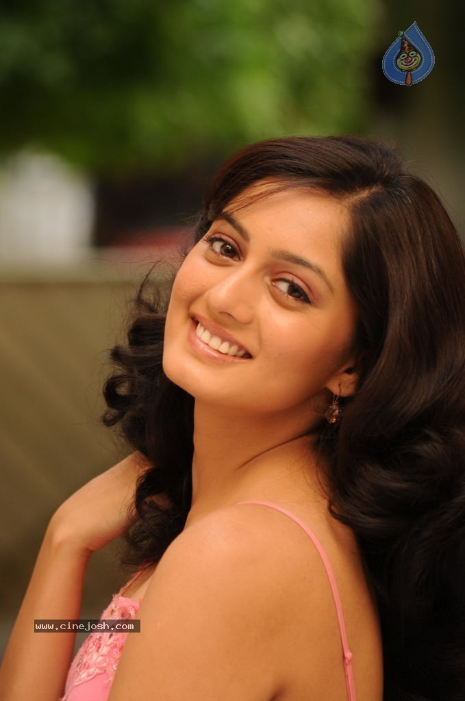 Parvathi Hot Stills - 39 / 89 photos