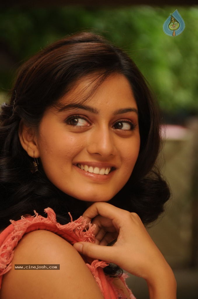 Parvathi Hot Stills - 48 / 89 photos