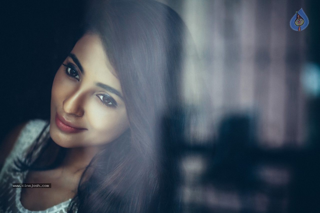 Parvathy Nair Latest Photos - 12 / 21 photos