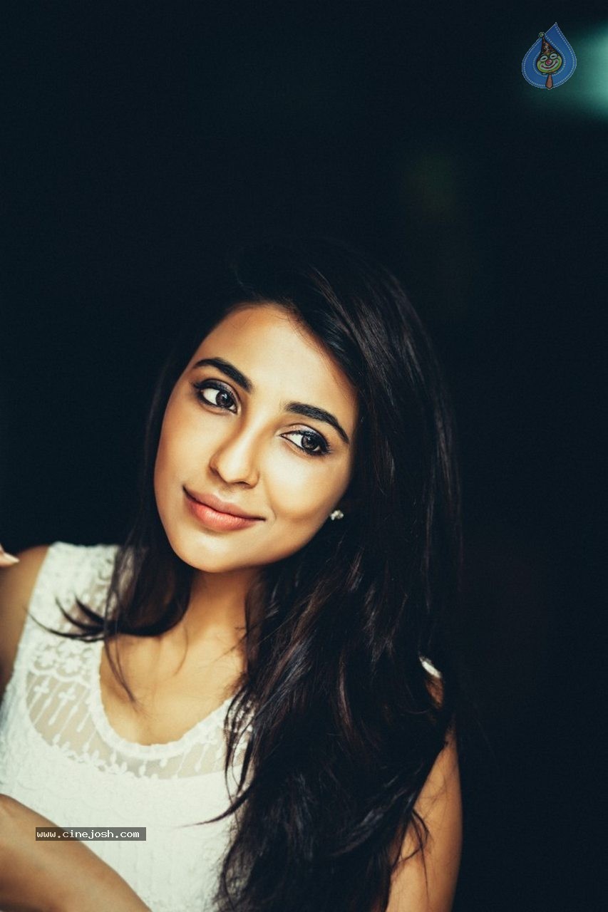 Parvathy Nair Latest Photos - 18 / 21 photos