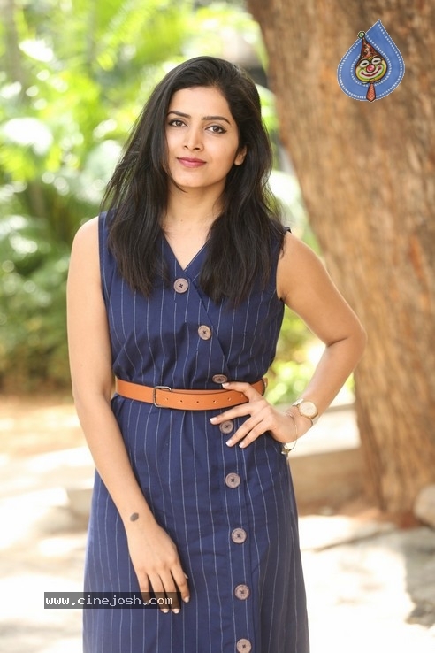 Pavani Gangireddy Stills - 16 / 42 photos