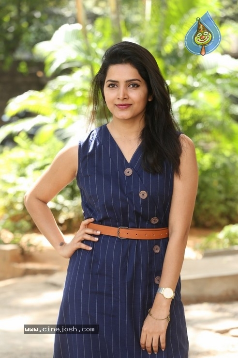 Pavani Gangireddy Stills - 20 / 42 photos