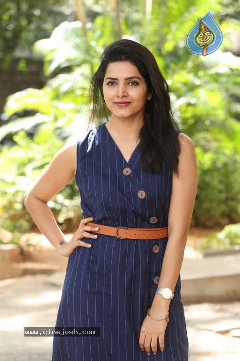 Pavani Gangireddy Stills - 21 / 42 photos