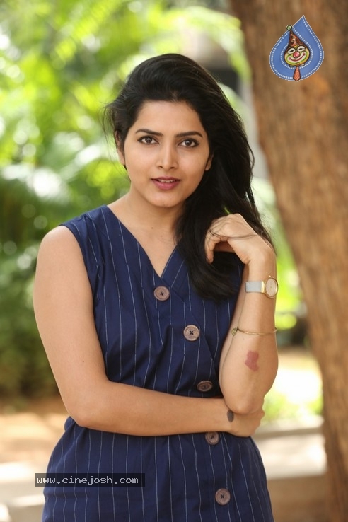 Pavani Gangireddy Stills - 39 / 42 photos