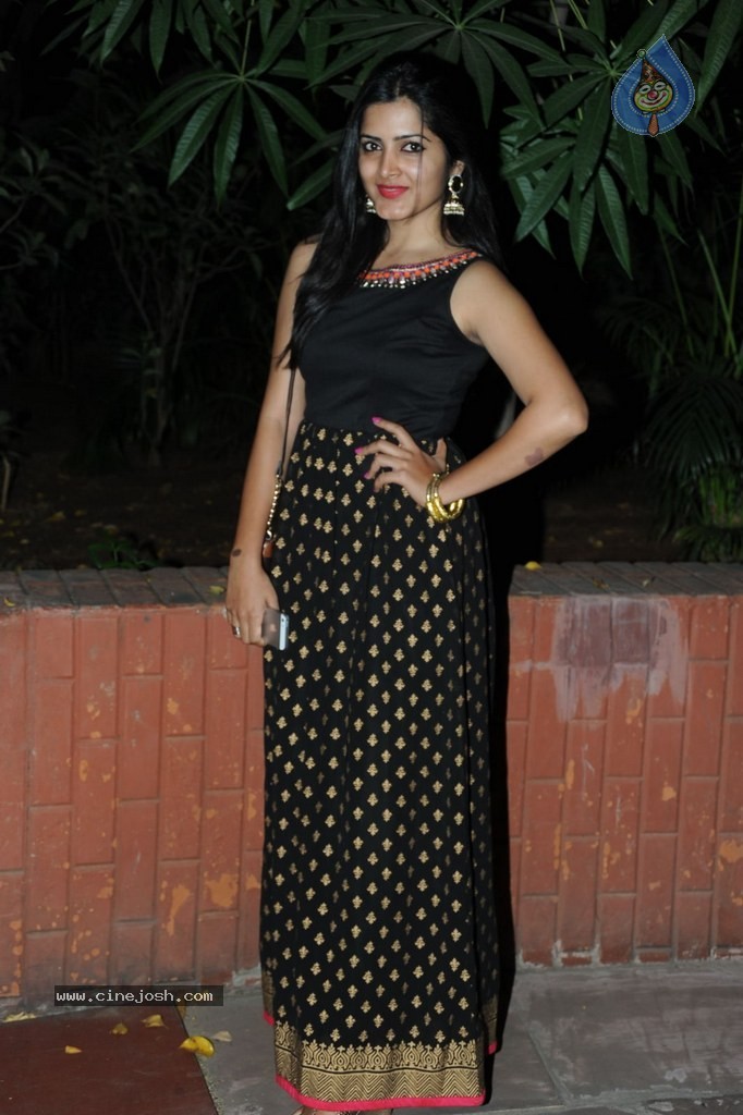 Pavani Stills - 2 / 41 photos