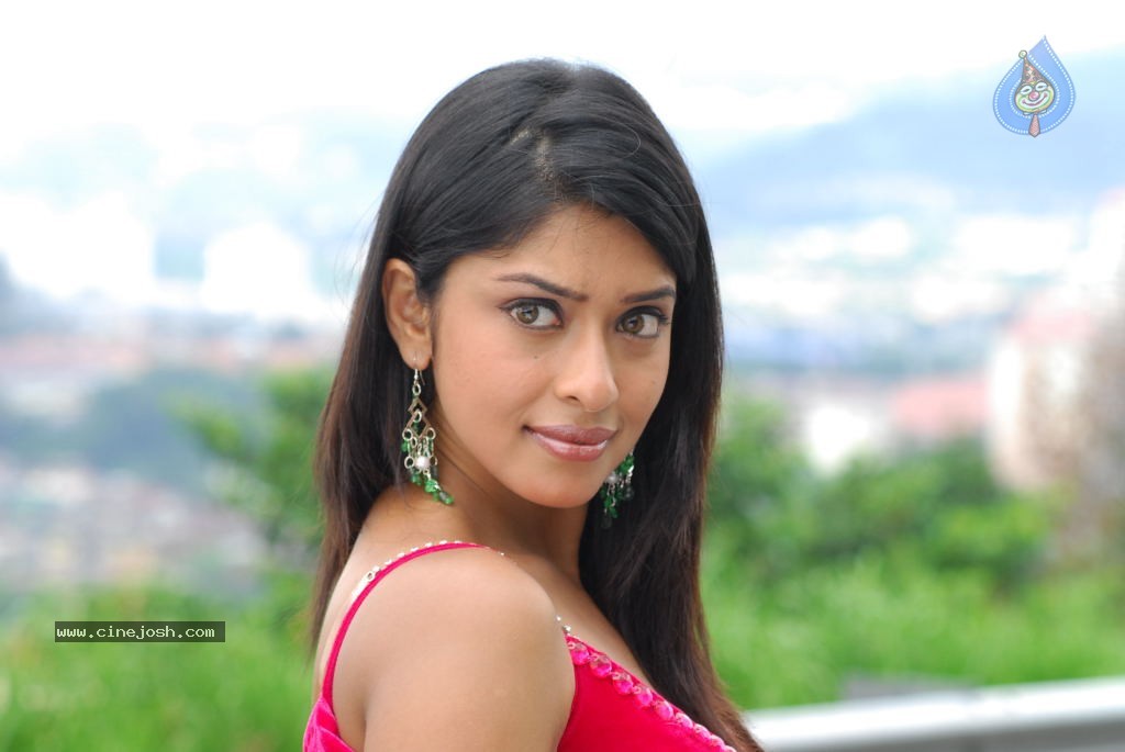 Payal Ghosh Hot Gallery - 48 / 60 photos