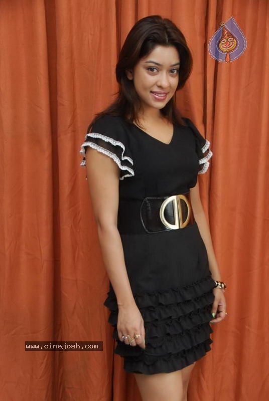 Payal Gosh Latest Stills - 23 / 90 photos