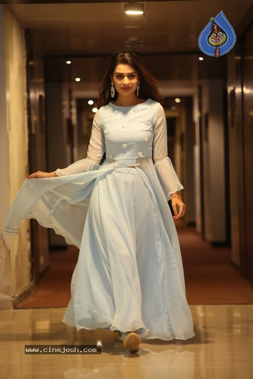 Payal Rajput Latest Pics - 18 / 40 photos