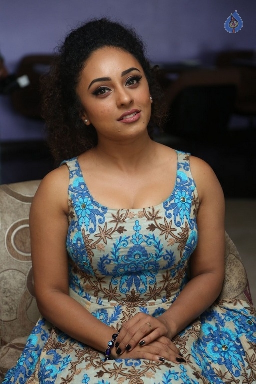 Pearle Maaney New Photos - 20 / 40 photos