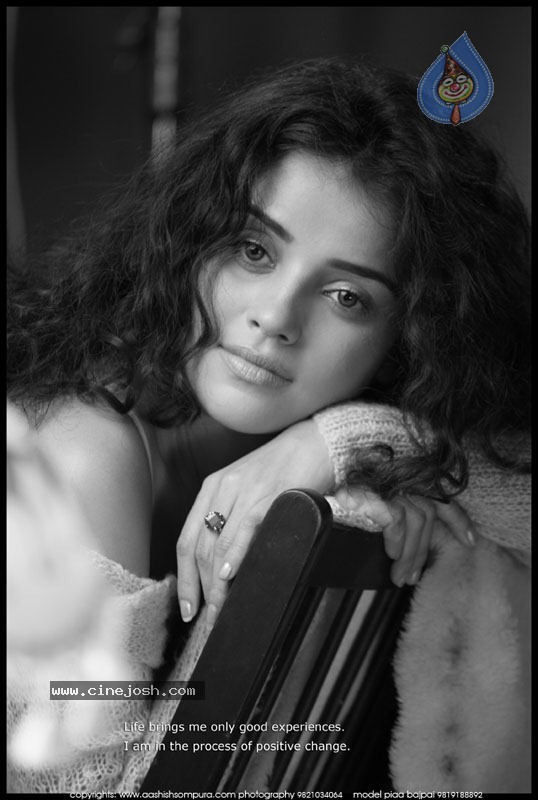 Piaa Bajpai Hot Stills - 2 / 18 photos