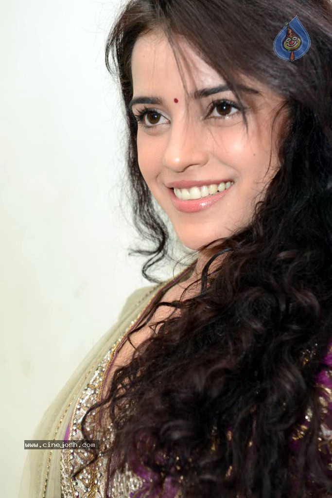 Piaa Bajpai New Stills - 5 / 31 photos