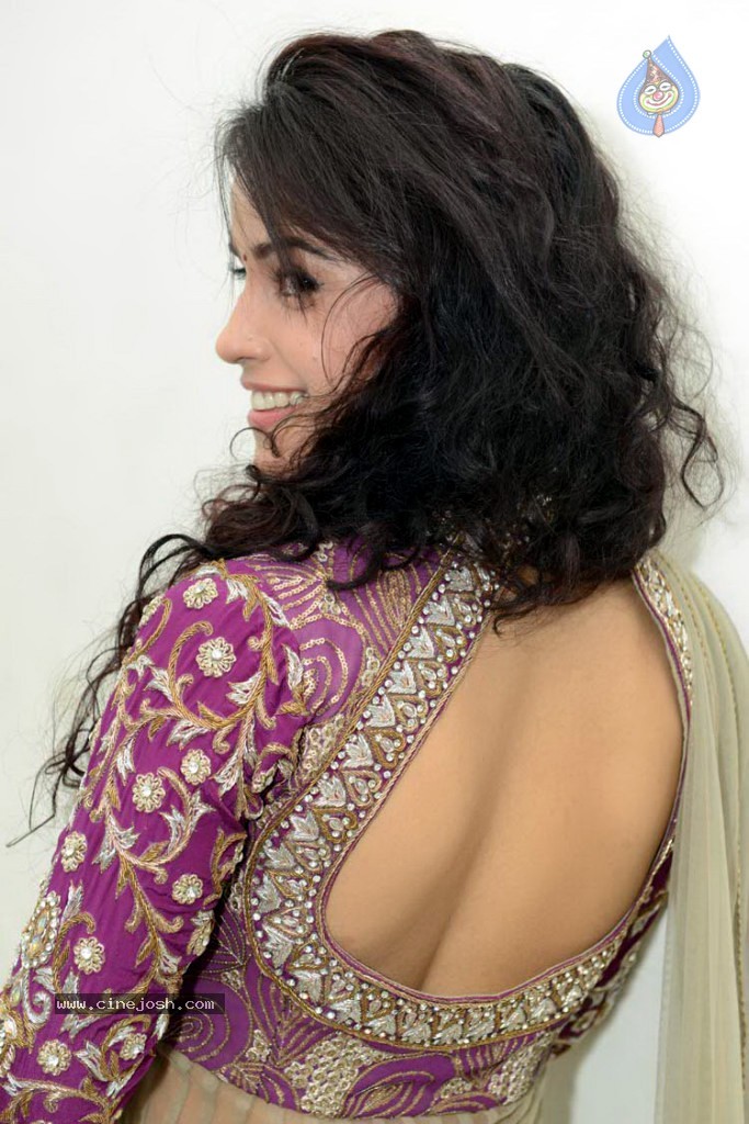 Piaa Bajpai New Stills - 20 / 31 photos