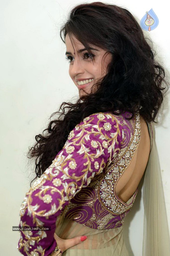 Piaa Bajpai New Stills - 28 / 31 photos