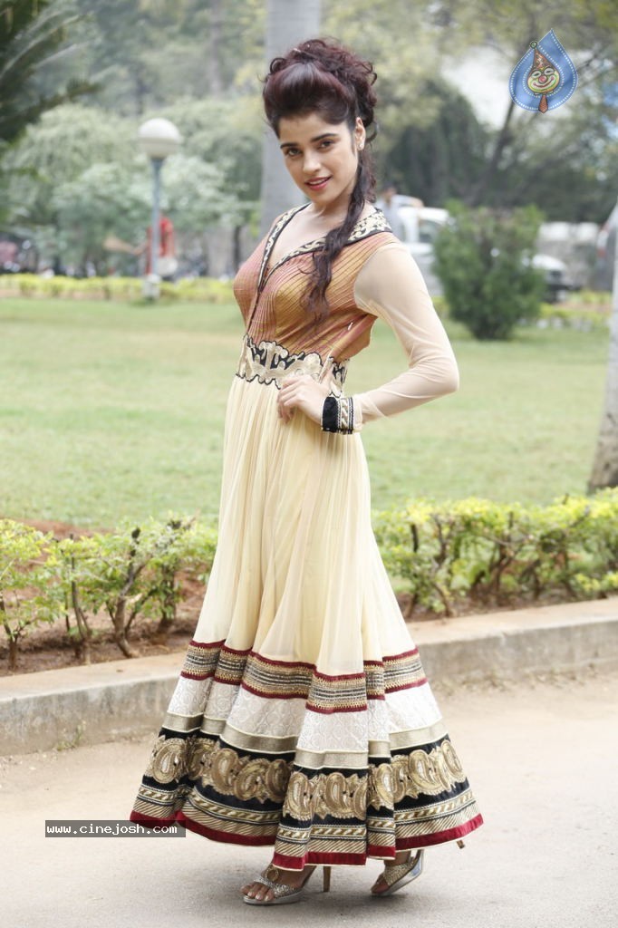 Piaa Bajpai New Stills - 10 / 63 photos