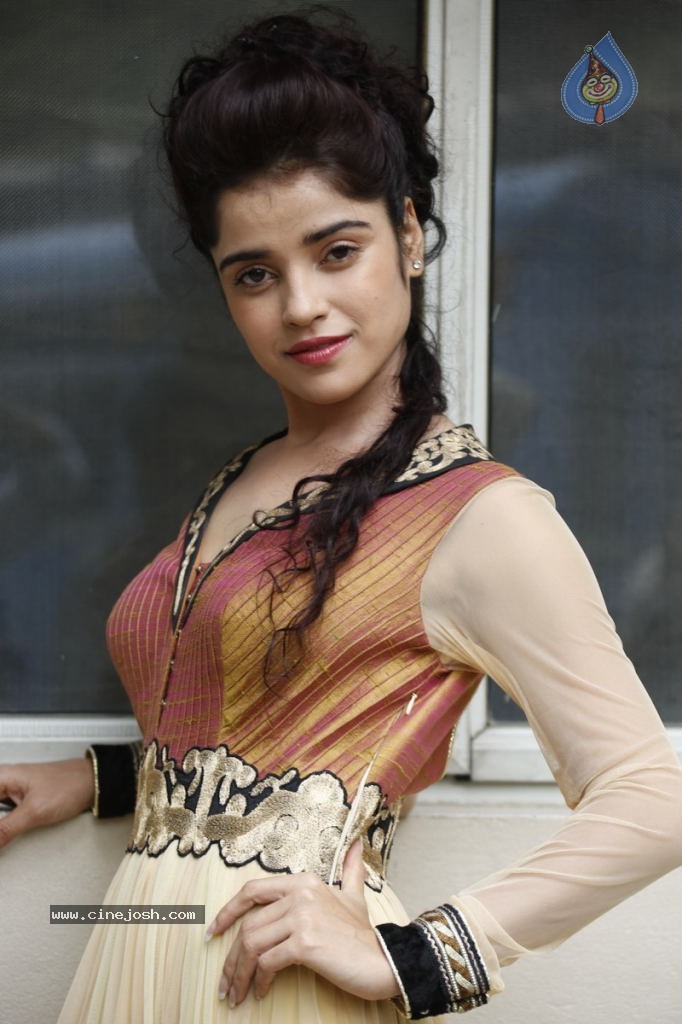 Piaa Bajpai New Stills - 12 / 63 photos