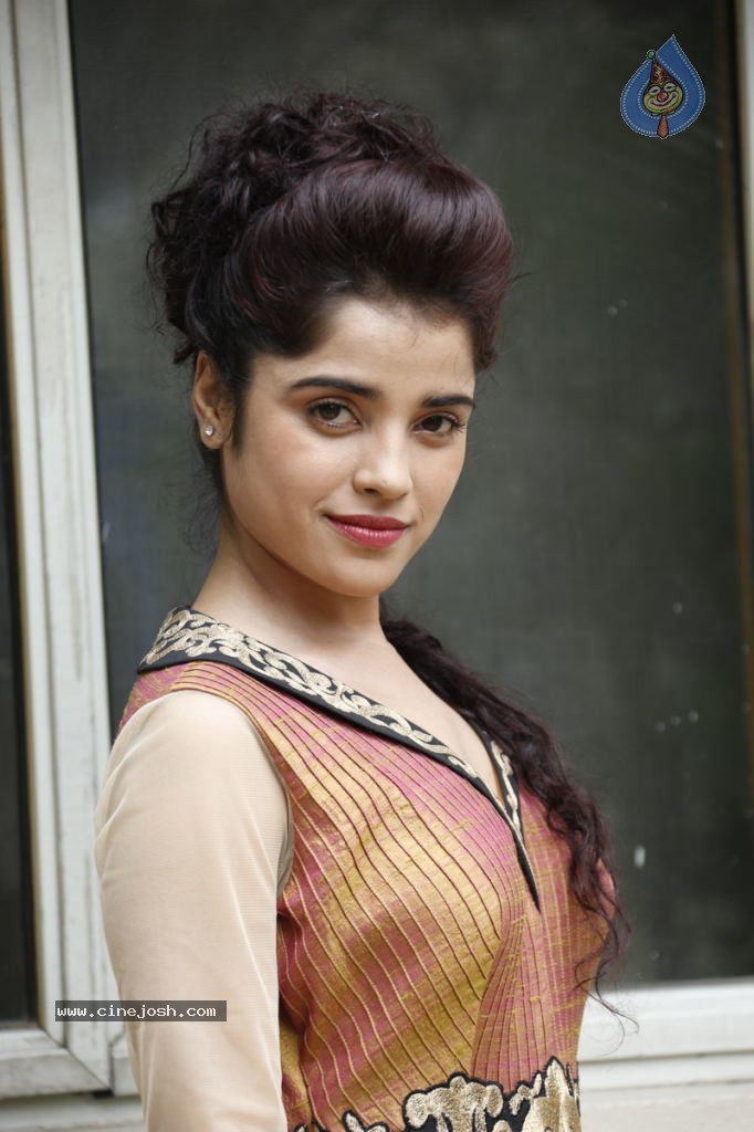 Piaa Bajpai New Stills - 13 / 63 photos
