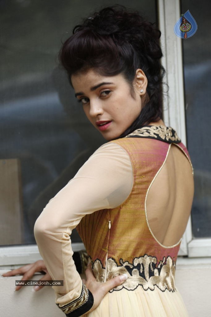 Piaa Bajpai New Stills - 22 / 63 photos