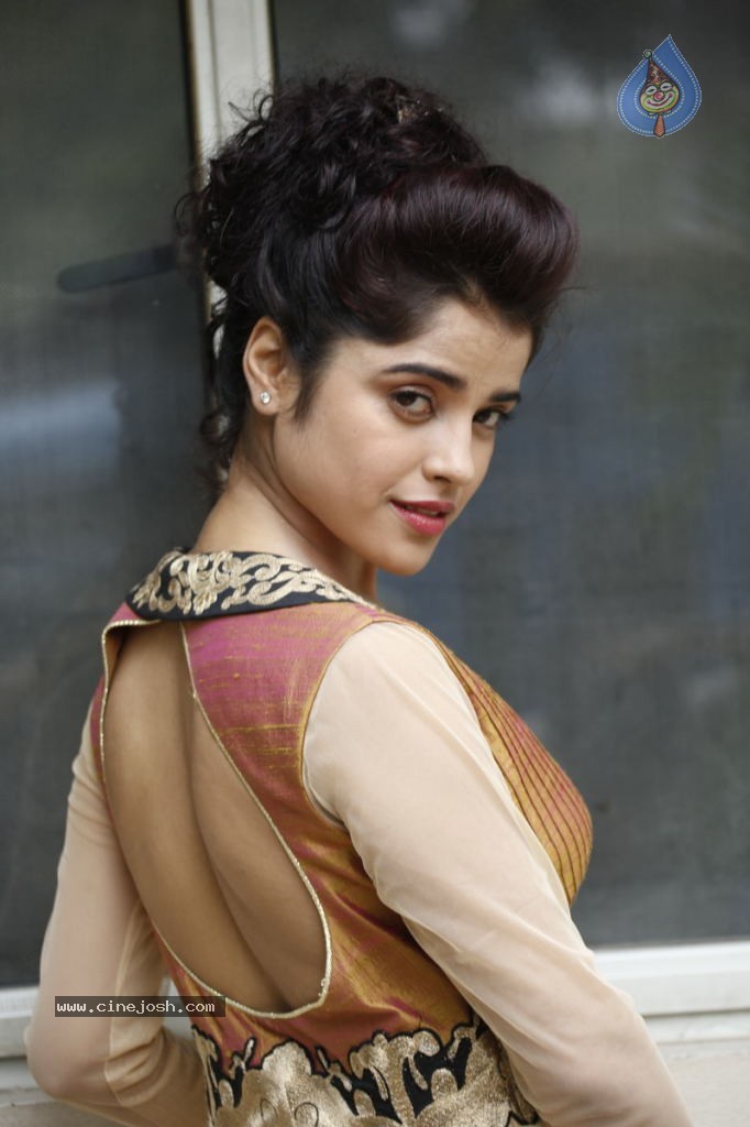 Piaa Bajpai New Stills - 23 / 63 photos