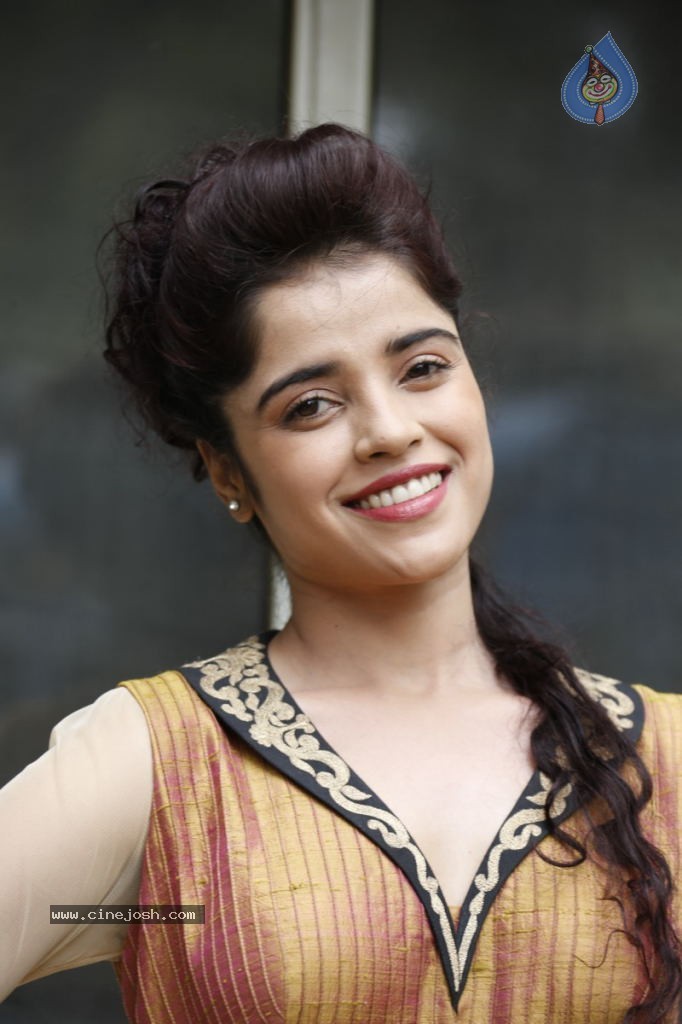 Piaa Bajpai New Stills - 24 / 63 photos