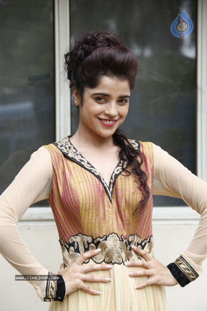 Piaa Bajpai New Stills - 25 / 63 photos