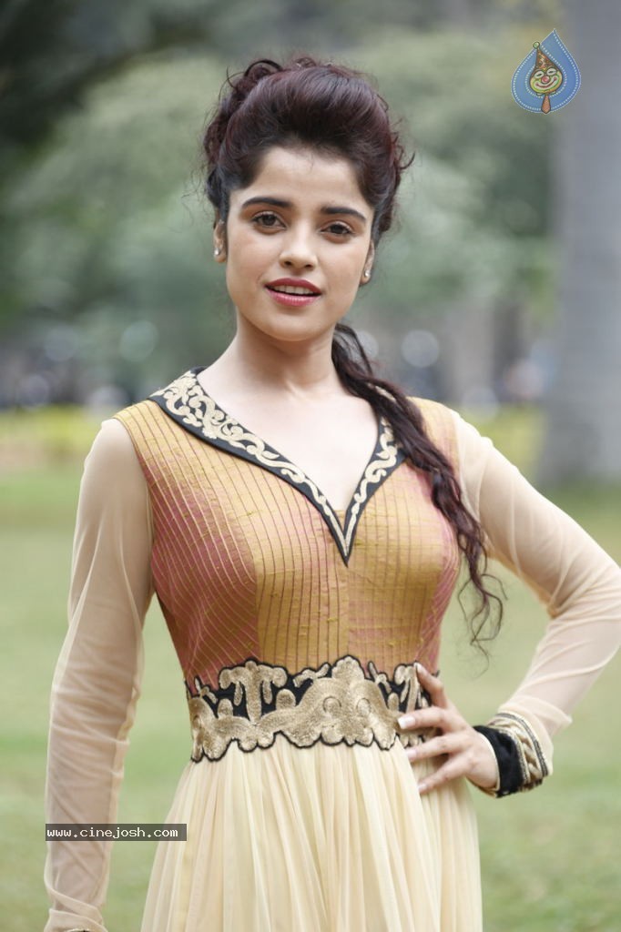 Piaa Bajpai New Stills - 37 / 63 photos