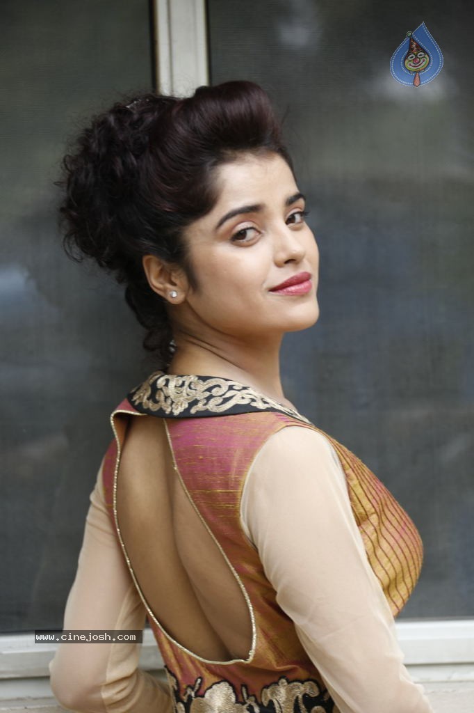 Piaa Bajpai New Stills - 47 / 63 photos