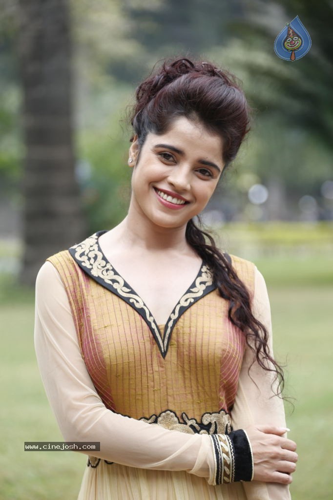 Piaa Bajpai New Stills - 51 / 63 photos