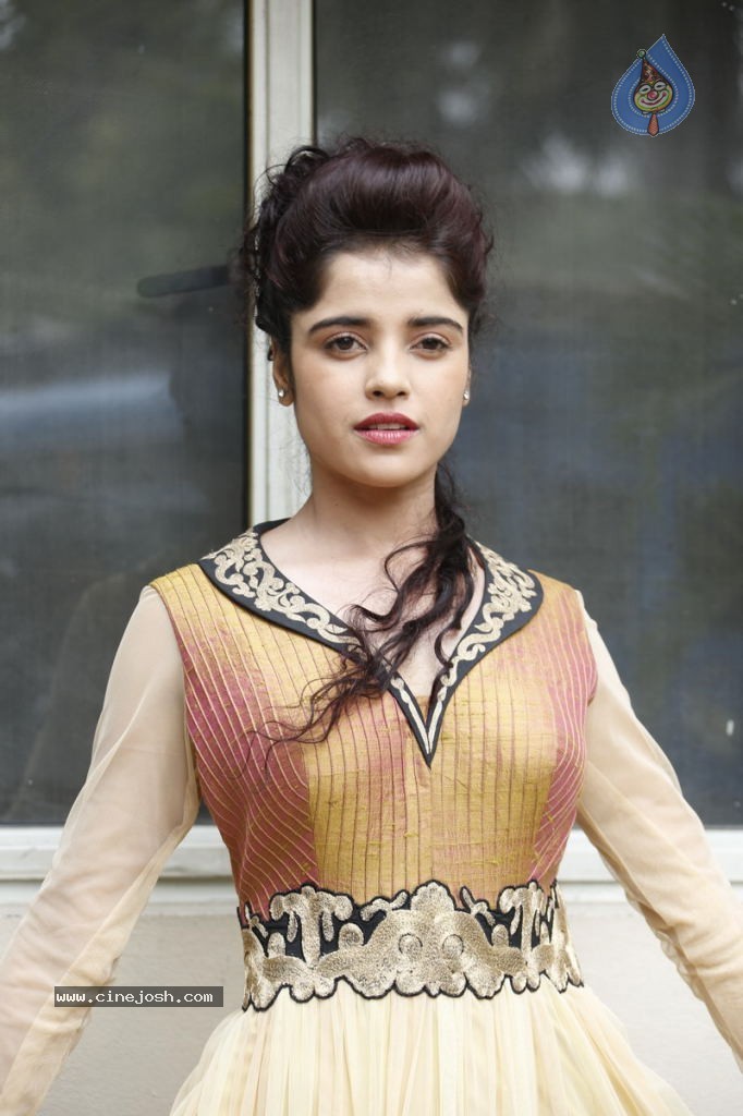 Piaa Bajpai New Stills - 57 / 63 photos